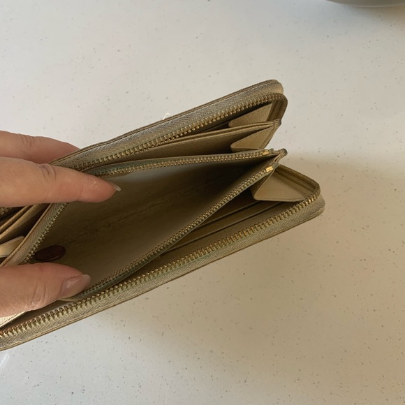 Louis Vuitton Zippy Wallet - Picture 7 of 8